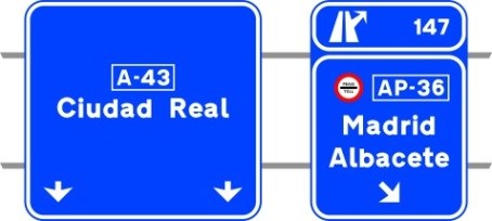 Señal S-353a: Señalización de salida inmediata, con carteles sobre la calzada, en autopista o autovía hacia autopista o autovía y dirección propia