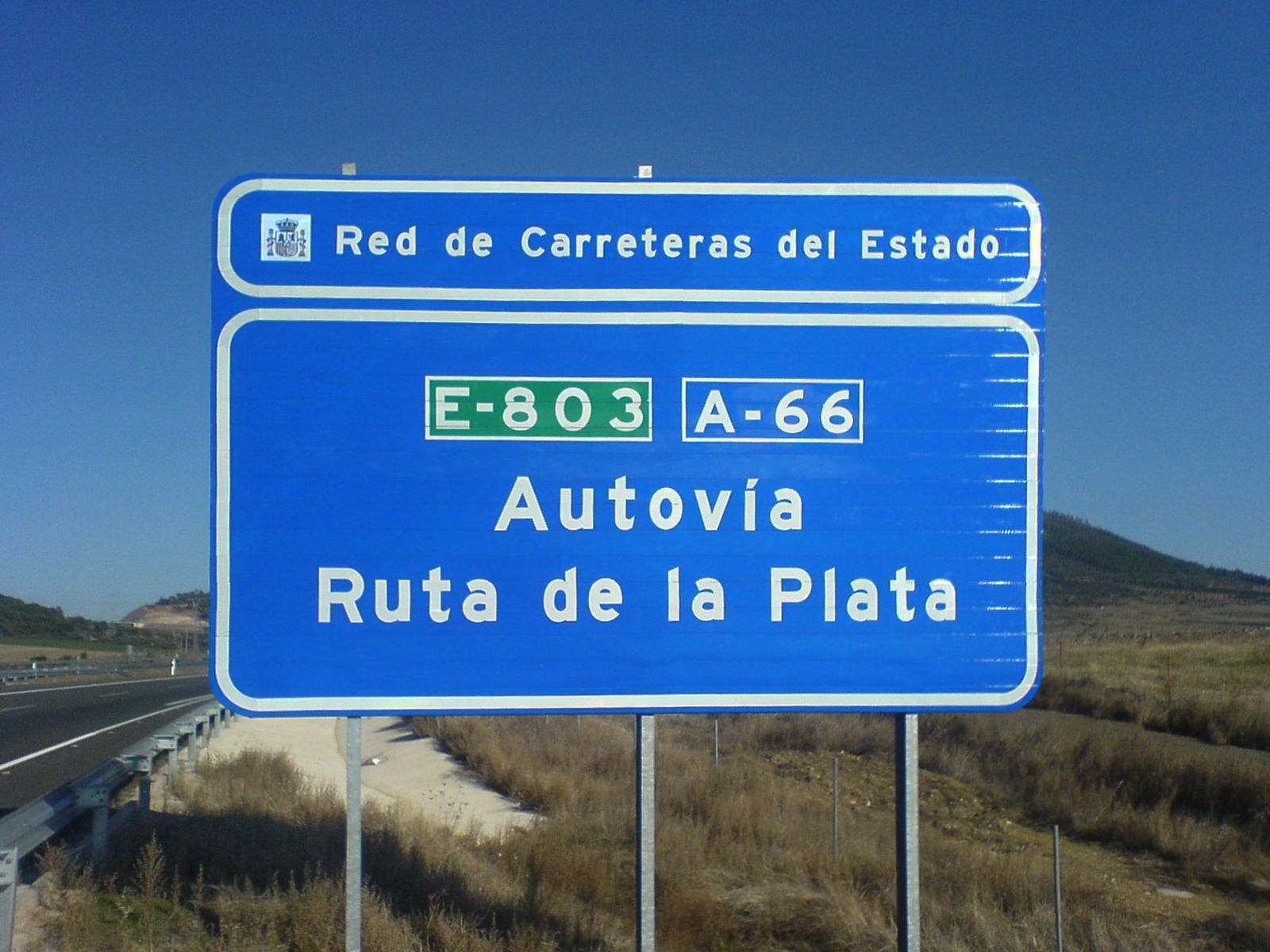 Cartel informativo en una autovía